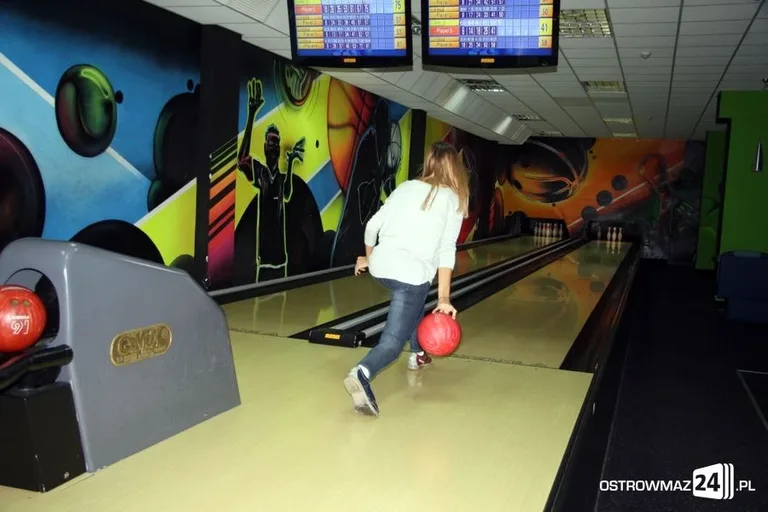 "Sąsiedzi" na czele ligi bowlingowej (zdjęcia)