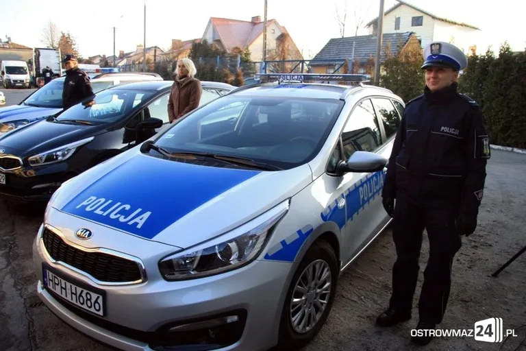 Nowe radiowozy w ostrowskiej policji (zdjęcia)