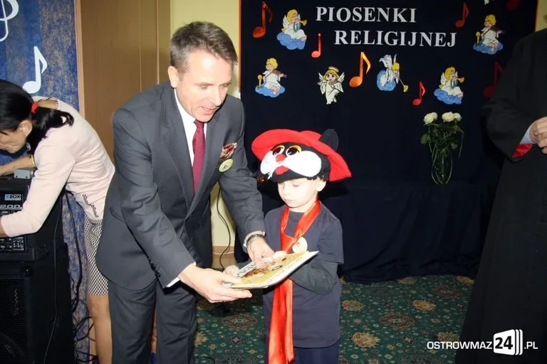 Przegląd piosenki religijnej (zdjęcia, wideo)