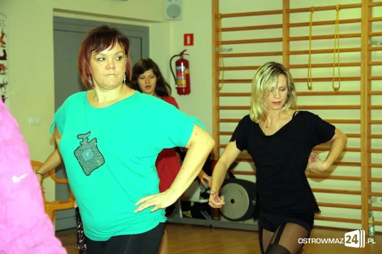 Burleska w MOSiR (zdjęcia, wideo)