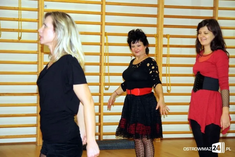 Burleska w MOSiR (zdjęcia, wideo)