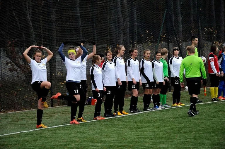 Remis piłkarek na zakończenie rundy (zdjęcia)