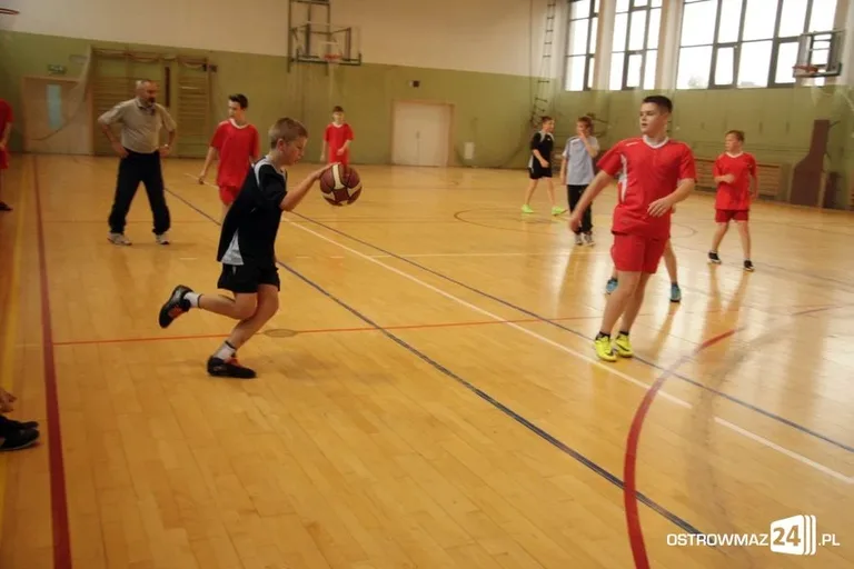 Wystartowała szkolna liga koszykówki (zdjęcia)