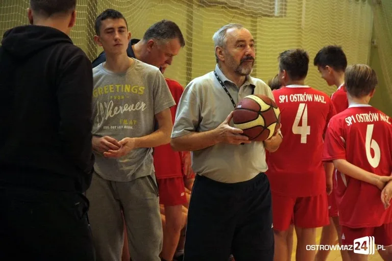 Wystartowała szkolna liga koszykówki (zdjęcia)