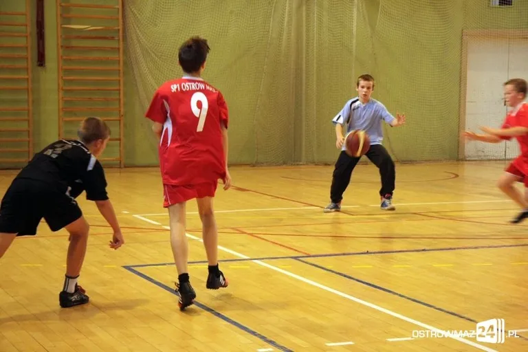 Wystartowała szkolna liga koszykówki (zdjęcia)