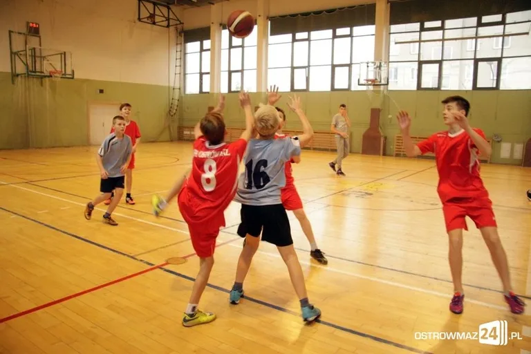 Wystartowała szkolna liga koszykówki (zdjęcia)