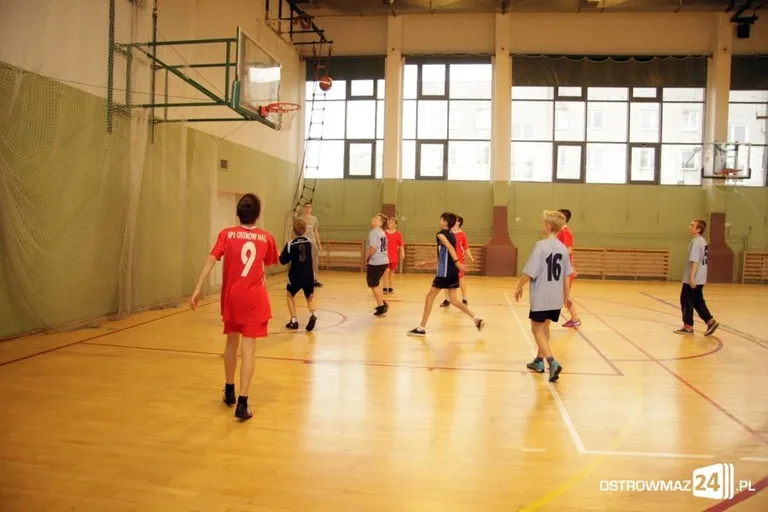 Wystartowała szkolna liga koszykówki (zdjęcia)
