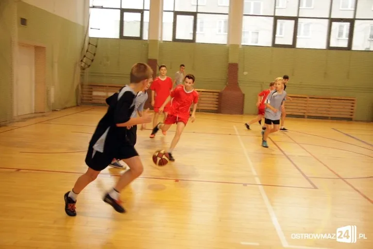 Wystartowała szkolna liga koszykówki (zdjęcia)