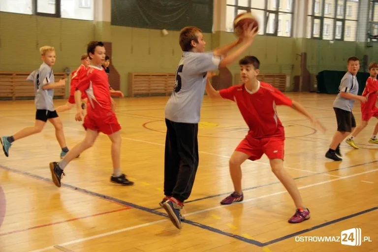 Wystartowała szkolna liga koszykówki (zdjęcia)