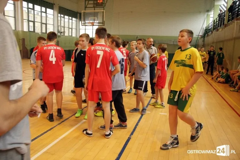 Wystartowała szkolna liga koszykówki (zdjęcia)