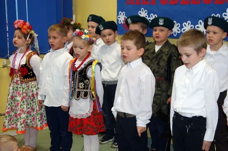 Uczniowie SP nr 1 pamiętali o święcie (zdjęcia)