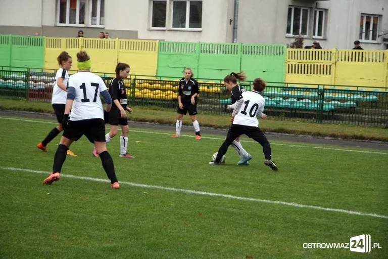 III liga kobiet: Ostrovia lepsza od DAF Płońsk (zdjęcia)
