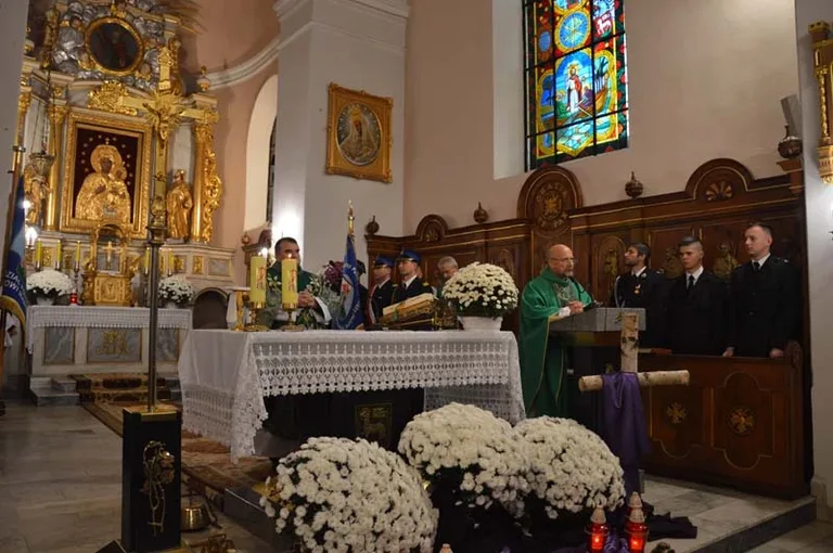 Msza święta w intencji zmarłych strażaków