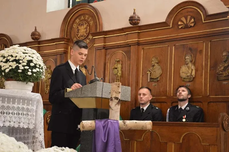 Msza święta w intencji zmarłych strażaków
