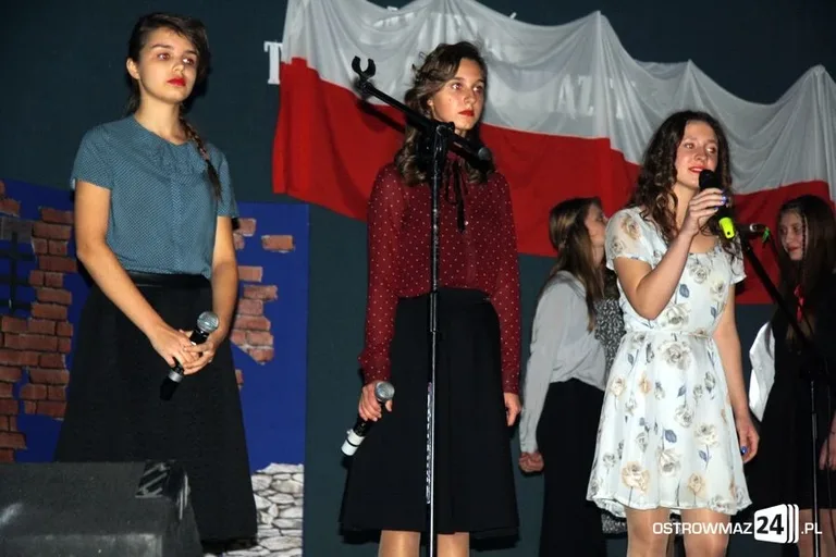 Ostrowscy uczniowie oddali hołd ŻW (zdjęcia)