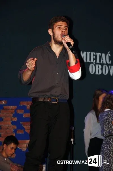 Ostrowscy uczniowie oddali hołd ŻW (zdjęcia)