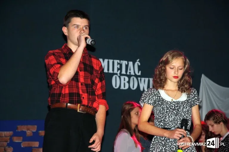 Ostrowscy uczniowie oddali hołd ŻW (zdjęcia)