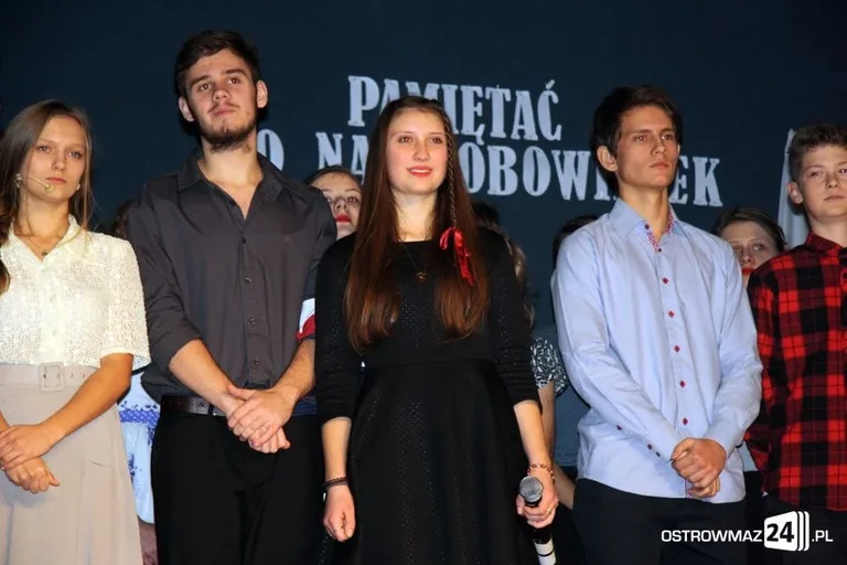 Ostrowscy uczniowie oddali hołd ŻW (zdjęcia)