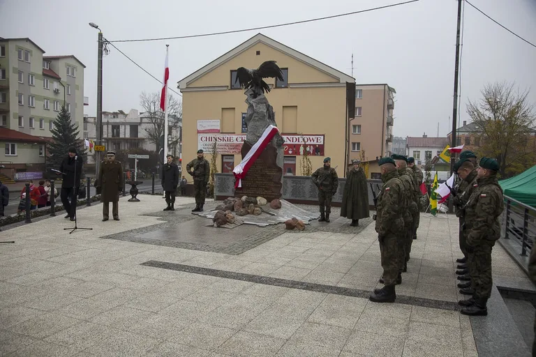 Uroczyste odsłonięcie pomnika ŻW (zdjęcia, wideo)