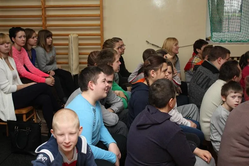 Uczniowie "Rubinka" z wizytą w SOS-W (zdjęcia)