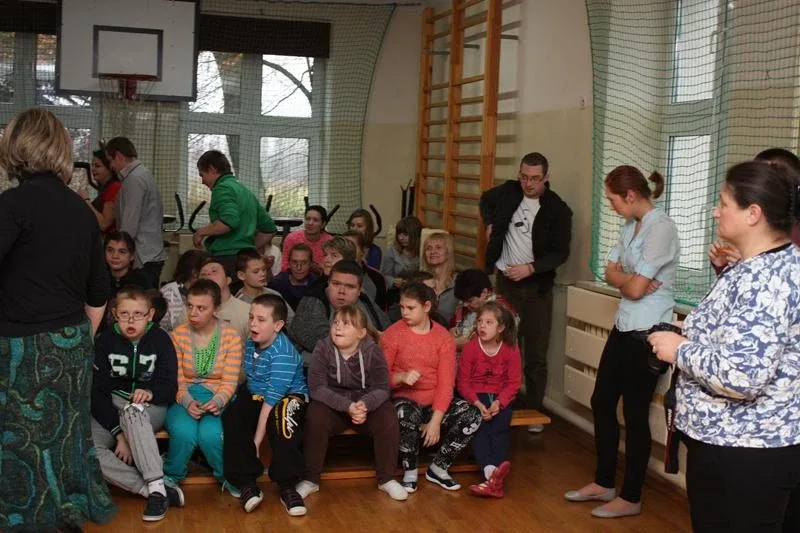 Uczniowie "Rubinka" z wizytą w SOS-W (zdjęcia)