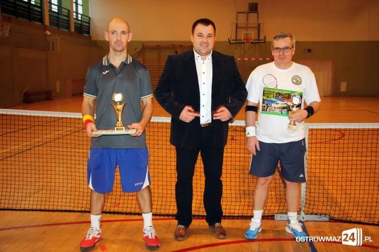 Zacięte batalie tenisistów przy Warchalskiego (zdjęcia)