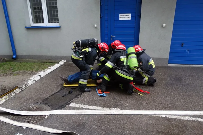 Pożar w ostrowskiej komendzie policji (zdjęcia)