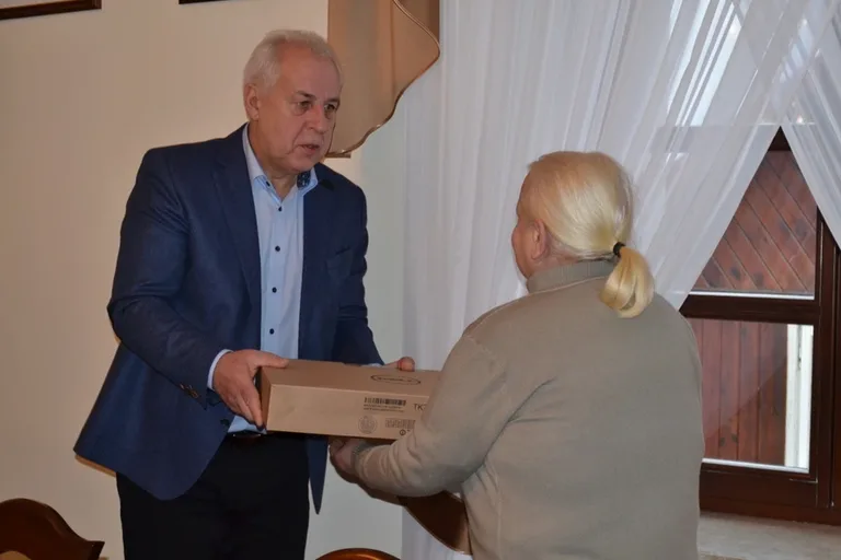 Przekazano komputery mieszkańcom Broku (zdjęcia)