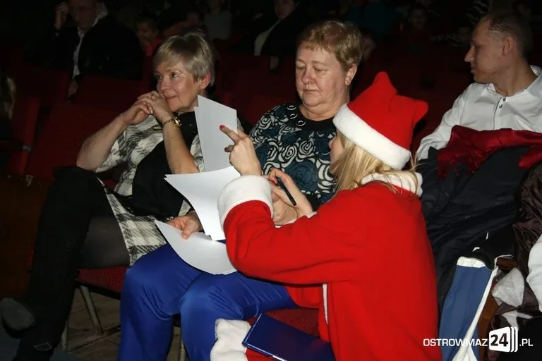 Obdarowali paczkami 68 dzieci (zdjęcia)