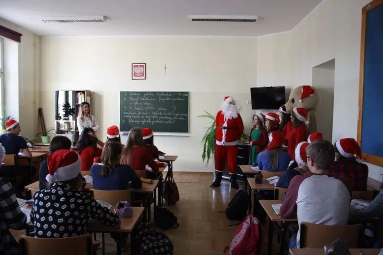Mikołajki w ostrowskim liceum (zdjęcia)