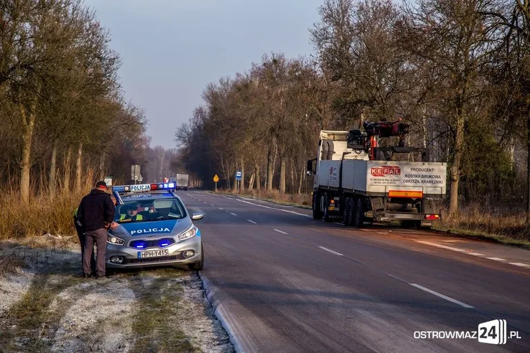 Zderzenie osobówki z ciężarówką (zdjęcia)