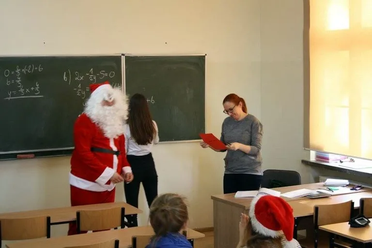Mikołajki w ostrowskim liceum (zdjęcia)