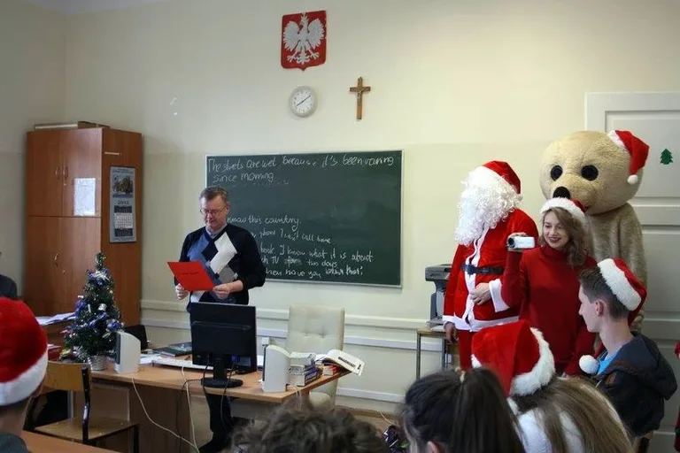 Mikołajki w ostrowskim liceum (zdjęcia)