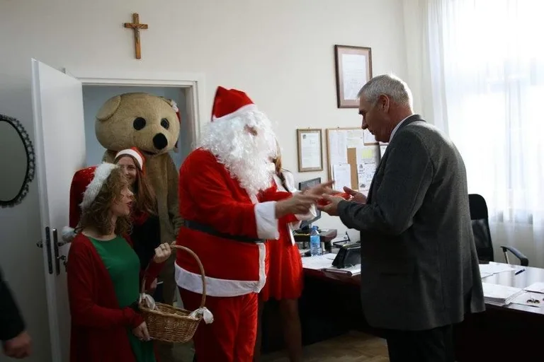 Mikołajki w ostrowskim liceum (zdjęcia)