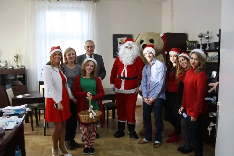 Mikołajki w ostrowskim liceum (zdjęcia)