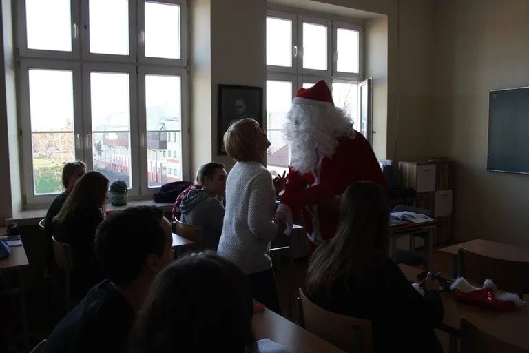 Mikołajki w ostrowskim liceum (zdjęcia)