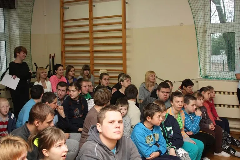 Uczniowie "Rubinka" z wizytą w SOS-W (zdjęcia)