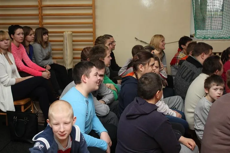 Uczniowie "Rubinka" z wizytą w SOS-W (zdjęcia)