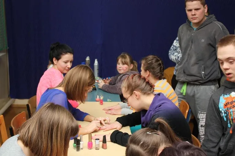 Uczniowie "Rubinka" z wizytą w SOS-W (zdjęcia)