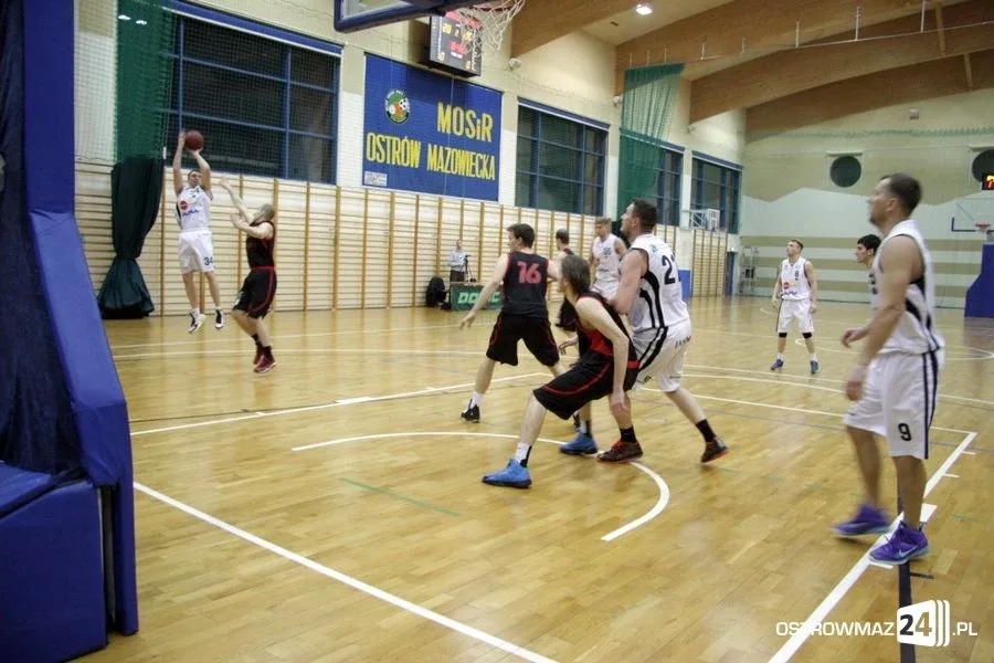 Polonia ponownie lepsza od Sokoła (zdjęcia, wideo)