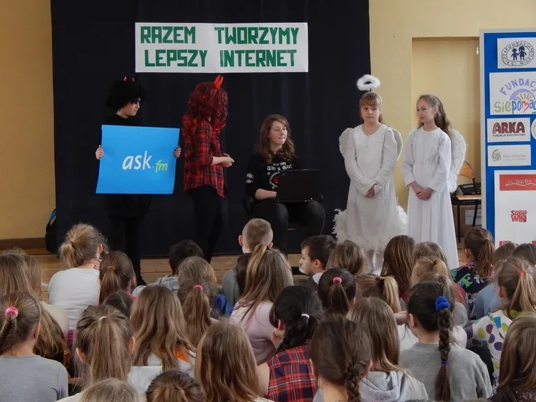 Bezpieczeństwo dzieci w internecie (zdjęcia)