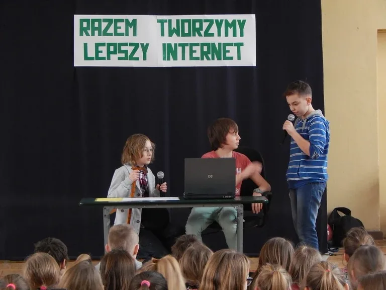 Bezpieczeństwo dzieci w internecie (zdjęcia)