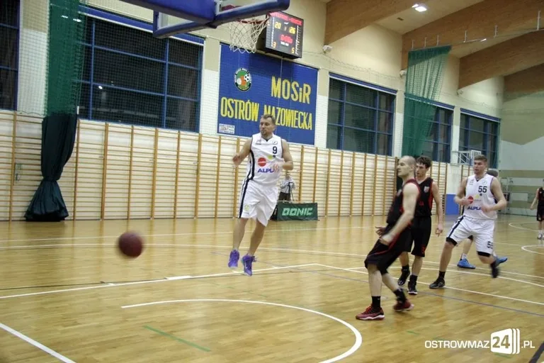 Polonia ponownie lepsza od Sokoła (zdjęcia, wideo)