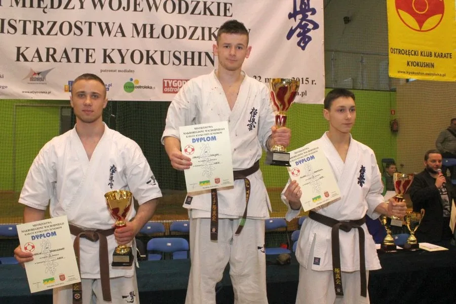Wielkie starcia karateków (zdjęcia, wideo)