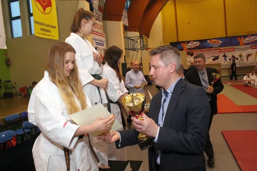 Wielkie starcia karateków (zdjęcia, wideo)