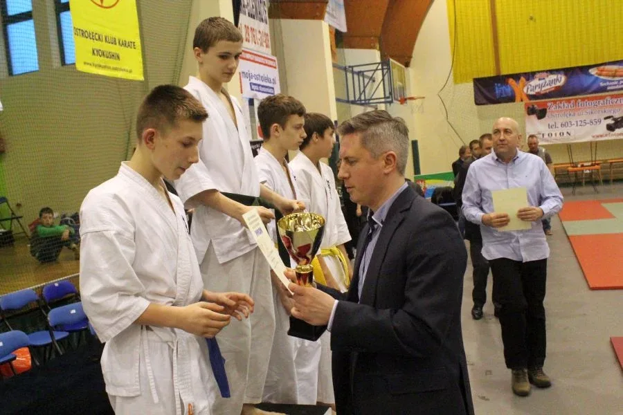 Wielkie starcia karateków (zdjęcia, wideo)