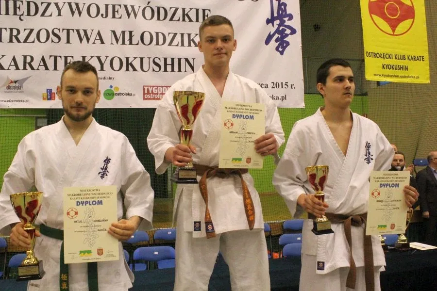 Wielkie starcia karateków (zdjęcia, wideo)