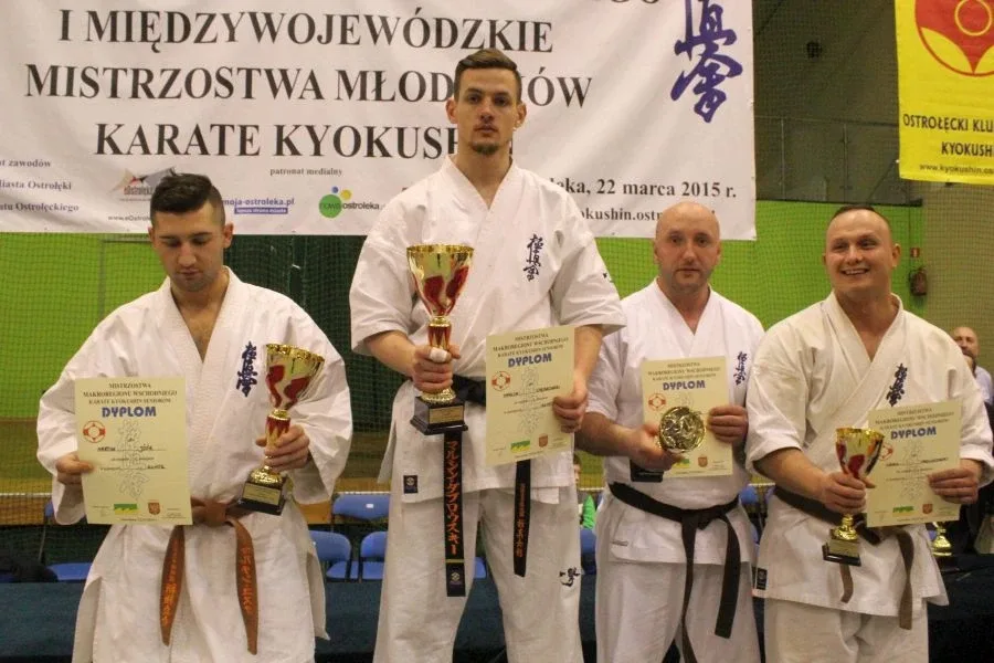 Wielkie starcia karateków (zdjęcia, wideo)