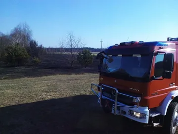 Pożar traw w gminie Wąsewo (zdjęcia)