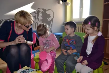 Przedszkolaki poznały prace krawcowej (zdjęcia)